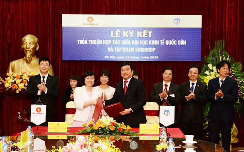 Song song với thỏa thuận này, Vingroup cũng nêu mong muốn xây dựng một trường đại học quốc tế trong tương lai, có đối tác là một trong các trường hàng đầu thế giới với chất lượng đột phá ở Việt Nam.