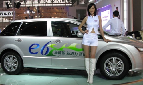 Trung Quốc tính cấm bán xe chạy xăng, dầu