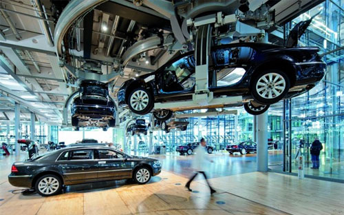 Bên trong một nhà máy của hãng xe Đức Volkswagen.<br>