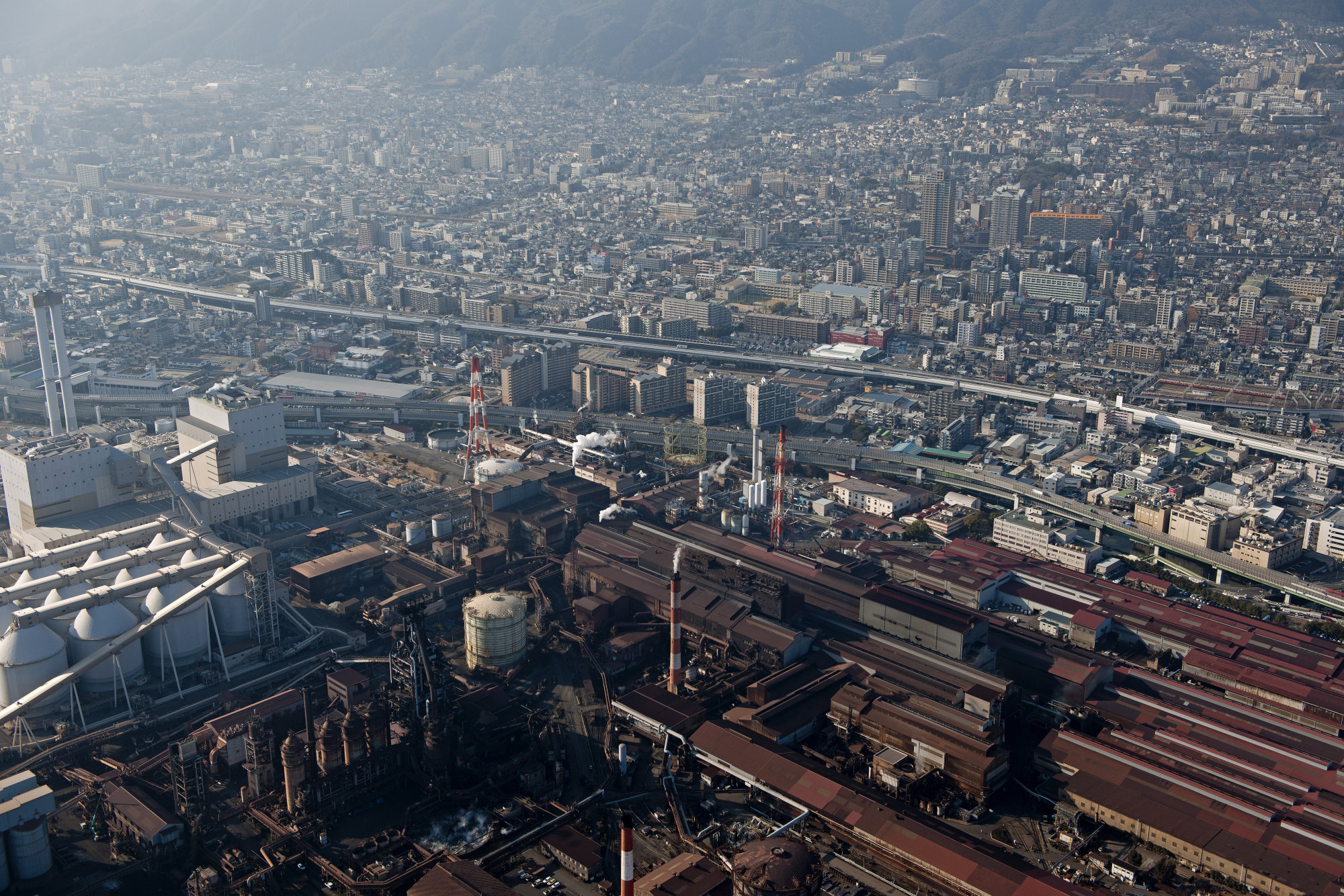 Nhà máy của Kobe Steel ở Hyogo, Nhât Bản - Ảnh: Getty/Bloomberg.<br>