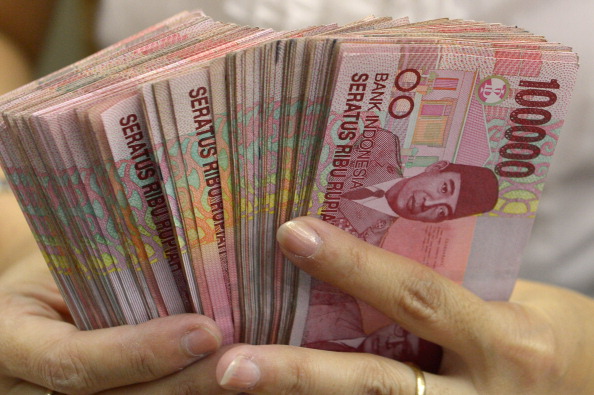 Theo thời gian, mệnh giá đồng Rupiah ngày càng tăng do lạm phát và sự 
mất giá mạnh mẽ của đồng tiền này trong cuộc khủng hoảng tài chính châu 
Á.