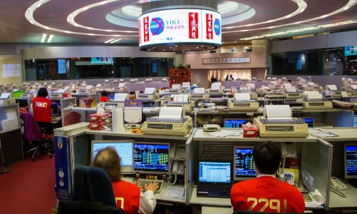 Cổ phiếu lao dốc, 3 tỷ phú Hồng Kông gần trắng tay sau một ngày