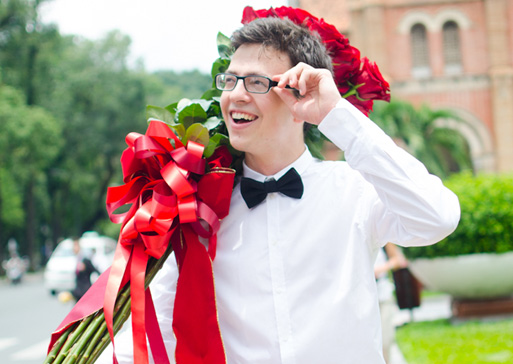 Hoa hồng được nhập về từ Columbia có cánh rất lớn, chiều dài lên đến 1,8m/bông.