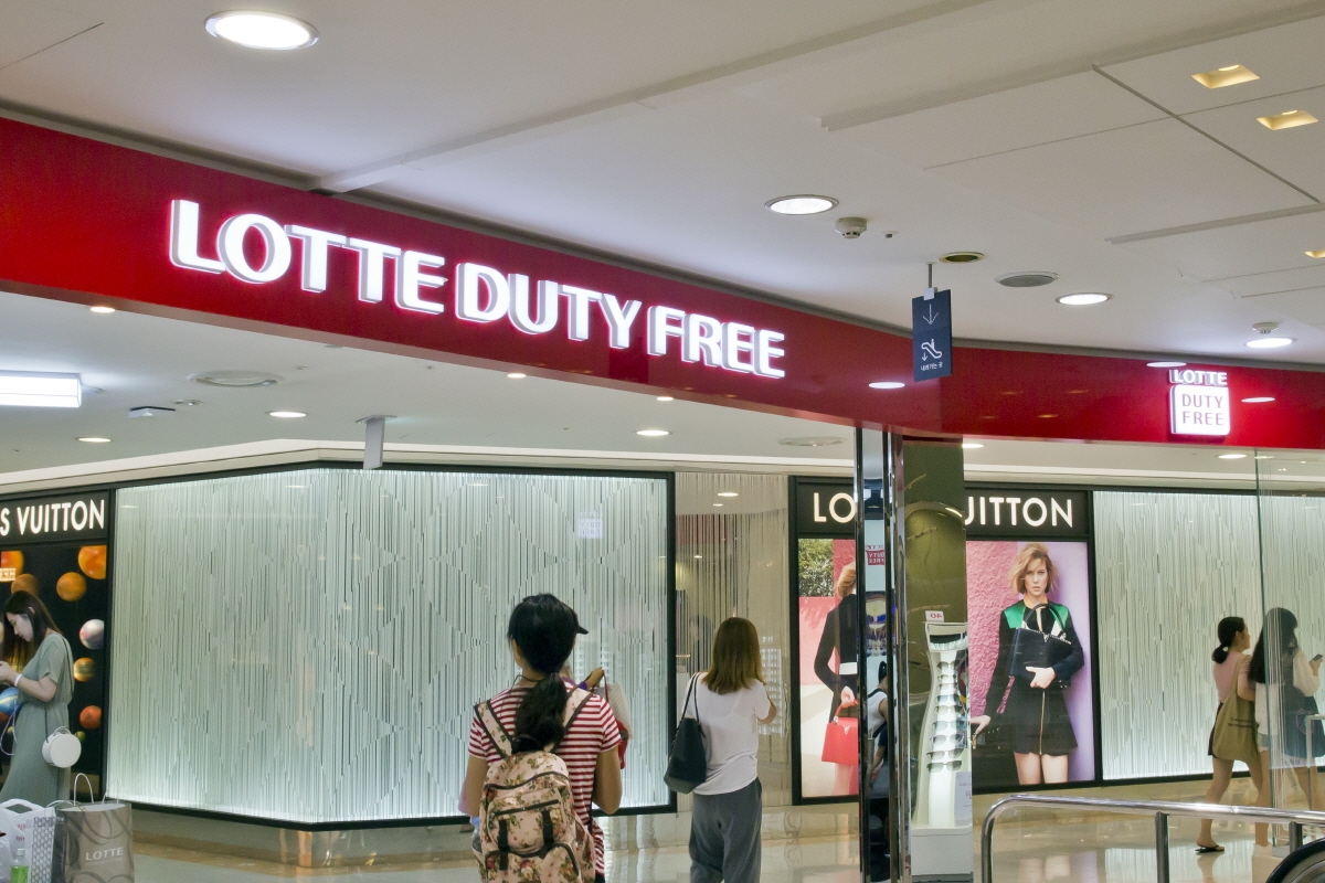 Một cửa hiệu miễn thuế Lotte ở Seoul, Hàn Quốc.<br>