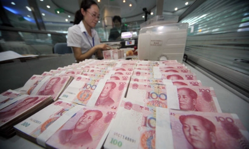 Đầu tư của Trung Quốc ra nước ngoài giảm gần một nửa