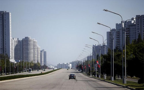 Một đại lộ ở thủ đô Bình Nhưỡng của Triều Tiên, tháng 10/2015 - Ảnh: Reuters.<br>