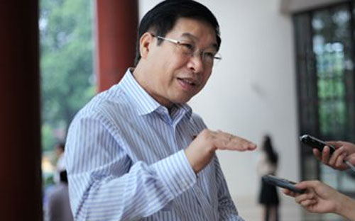 Đại biểu Lê Minh Thông (Thanh Hóa) cho rằng những nguyên nhân chủ quan 
và trách nhiệm của Chính phủ, các bộ, ngành chưa được phân tích thấu đáo
 trong báo cáo của Chính phủ - Ảnh: VNN. 