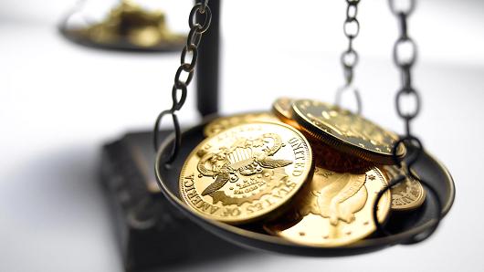  Chỉ trong vòng khoảng 1 tuần trở lại đây, giá vàng đã tăng hơn 5%, còn nếu tính từ đầu năm, giá kim loại quý này đã tăng 16% - Ảnh: Getty/CNBC.<br>