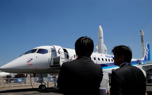 Chiếc MRJ tại Paris Airshow hôm 18/6 - Ảnh: Reuters.<br>