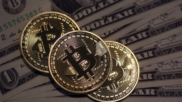 Bitcoin đã lập kỷ lục ở mức 4.921 USD/Bitcoin vào hôm 1/9, rồi giảm xuống 2.975 USD/Bitcoin vào hôm 15/9. 