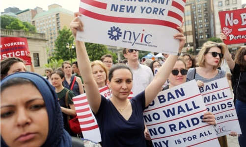 Tòa Tối cao Mỹ bảo vệ lệnh hạn chế nhập cảnh của ông Trump