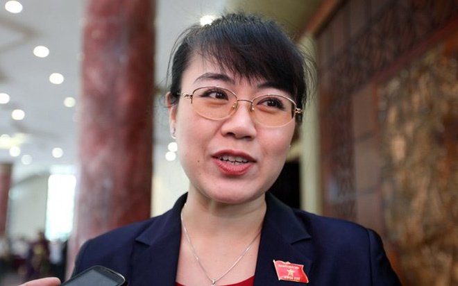 Theo hồ sơ ứng cử đại biểu Quốc hội khóa 14, bà Nguyễn Thị Nguyệt Hường hiện là Chủ tịch Hội đồng Quản trị Công ty Cổ phần Đầu tư TNG Holdings Vietnam; Ủy viên Ủy ban Kinh tế của Quốc hội; Ủy viên Đoàn Chủ tịch Ủy ban Trung ương Mặt trận Tổ quốc Việt Nam; Chủ tịch Hiệp hội Công thương thành phố Hà Nội; Phó trưởng ban Đối ngoại của Hội đồng Nữ doanh nhân thuộc Phòng Thương mại và Công nghiệp Việt Nam (VCCI); Ủy viên Ban Chấp hành Hiệp hội Nữ doanh nhân Việt Nam... - Ảnh: Tuổi Trẻ.<br>