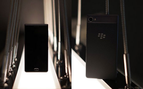 Mặt trước và mặt sau của chiếc BlackBerry Motion vừa được TCL ra mắt - Ảnh: BlackBerry.<br>