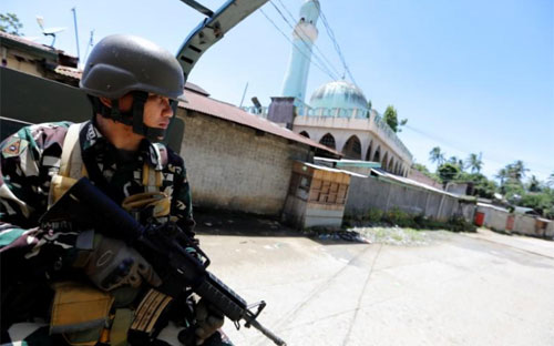 Một binh sỹ quân đội Philippines ở Marawi hôm 1/7 - Ảnh: Reuters.<br>