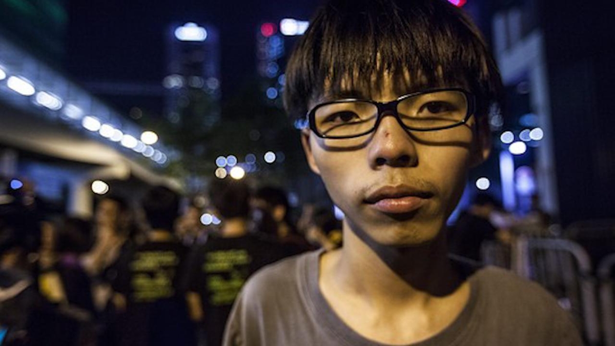 Thủ lĩnh sinh viên Hồng Kông biểu tình Joshua Wong trong cuộc biểu tình hồi năm 2014 - Ảnh: WSJ.<br>