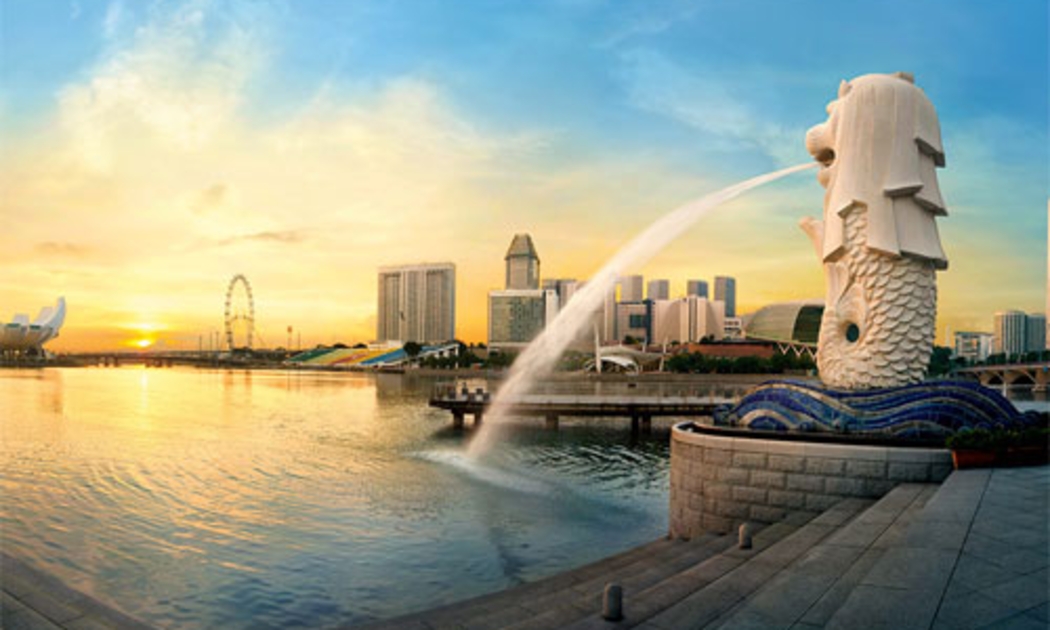 Singapore là nước giàu nhất Đông Nam Á, và vị trí án ngữ eo biển Malacca đem lại cho đảo quốc sư tử vai trò quan trọng chiến lược là cửa ngõ đi vào biển Đông.