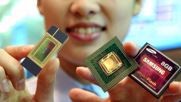 Các nhà phân tích nói rằng giá con chip nhớ tăng là nhân tố quan trọng 
nhất giúp Samsung rút ngắn khoảng cách và sớm vượt qua Intel - Ảnh: Reuters/FT.<br>