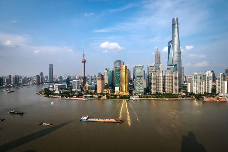 Trong suốt hai thập niên, đường chân trời của Thượng Hải đã được xem là biểu tượng cho sự phát triển và hiện đại hóa kinh tế của Trung Quốc - Ảnh: Feature China/Barcroft Media/Bloomberg.