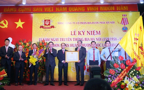 Huân chương Độc lập hạng Nhì là phần thưởng cho những nỗ lực của cán bộ công nhân viên Habeco.<br>