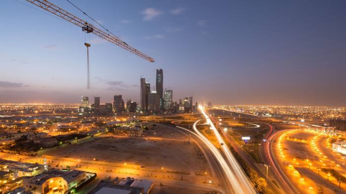 Theo số liệu từ Dealogic, từ đầu năm đến nay, các nước Trung Đông đã vay
 47,9 tỷ USD từ thị trường trái phiếu, một mức cao chưa từng thấy - Ảnh: Bloomberg/FT.<br>