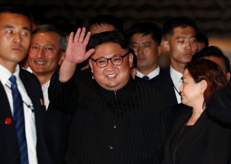 Chùm ảnh ông Kim Jong Un đi dạo đêm ở Singapore - Ảnh 1.