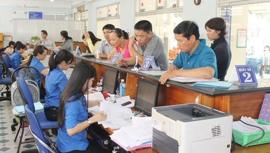 Cơ quan thẩm tra cho rằng bộ máy Nhà nước còn cồng kềnh, dẫn đến tỷ lệ chi thường xuyên trong tổng chi ngân sách Nhà nước lên đến 62,6%.<br>