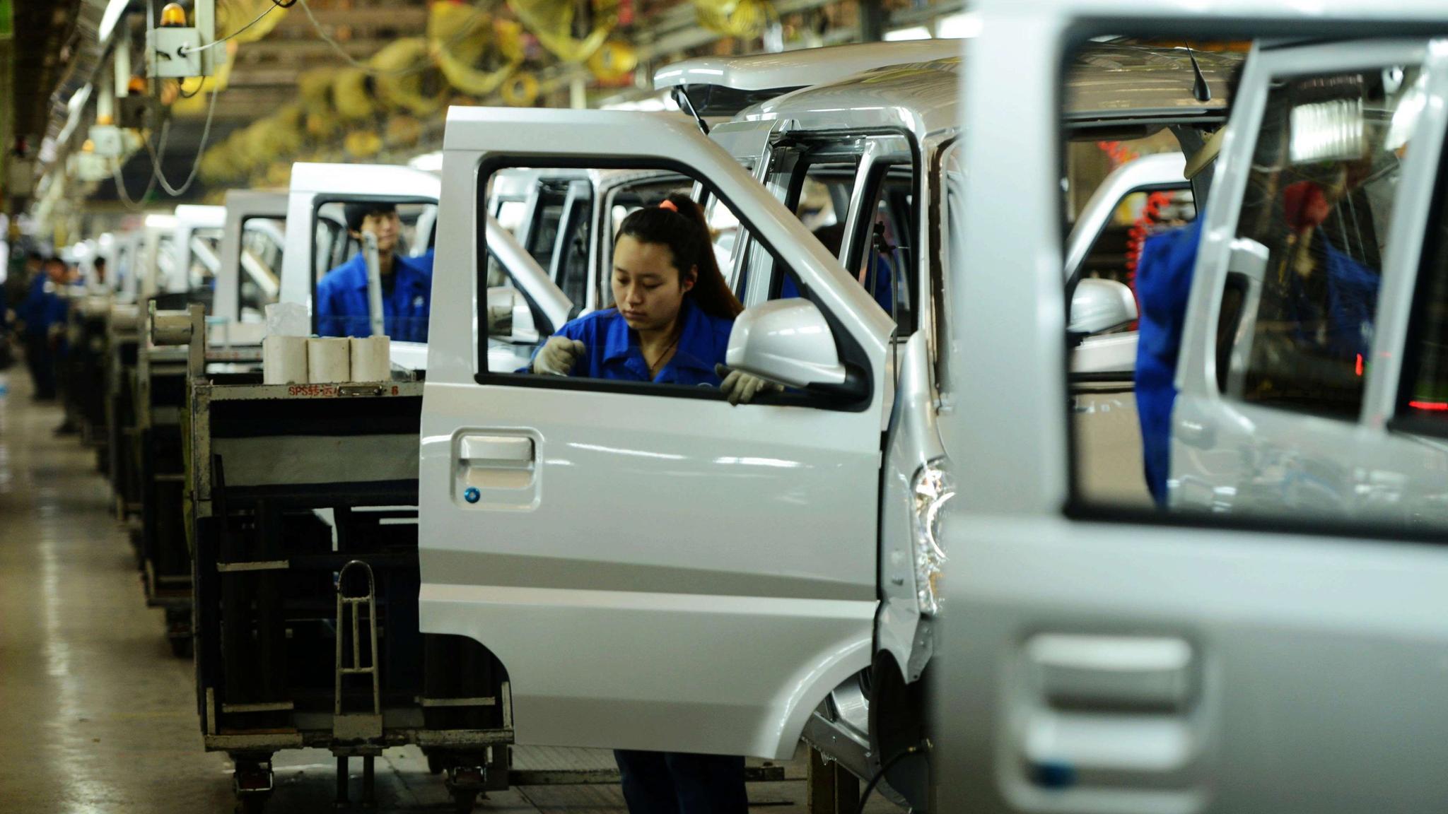 Bên trong một nhà máy liên doanh của hãng xe Mỹ GM tại Trung Quốc - Ảnh: FT.<br>