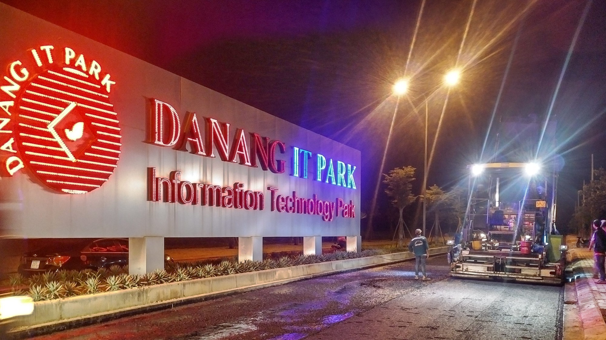 Hạ tầng Danang IT Park đang được thi công ngày đêm để kịp khánh thành vào 29/3 tới. 