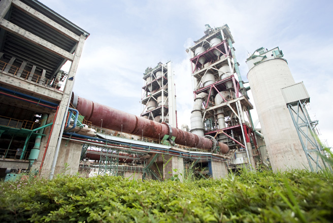 Công ty Liên doanh Xi măng Nghi Sơn hiện sở hữu 2 dây chuyền sản xuất xi măng với thiết bị 
và công nghệ sản xuất tiên tiến hiện đại từ Nhật Bản và châu Âu.<br>