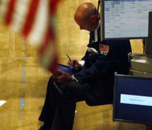 Chứng khoán Mỹ tiếp tục mất điểm phiên cuối tuần - Ảnh: Reuters.