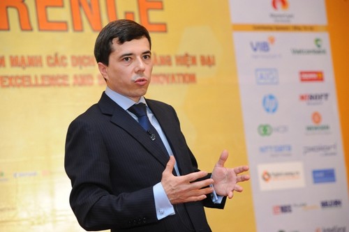 Ông Loic Faussier, Giám đốc Khối Quản trị rủi ro của VIB đang trình bày tham luận tại hội thảo Banking Vietnam 2013.