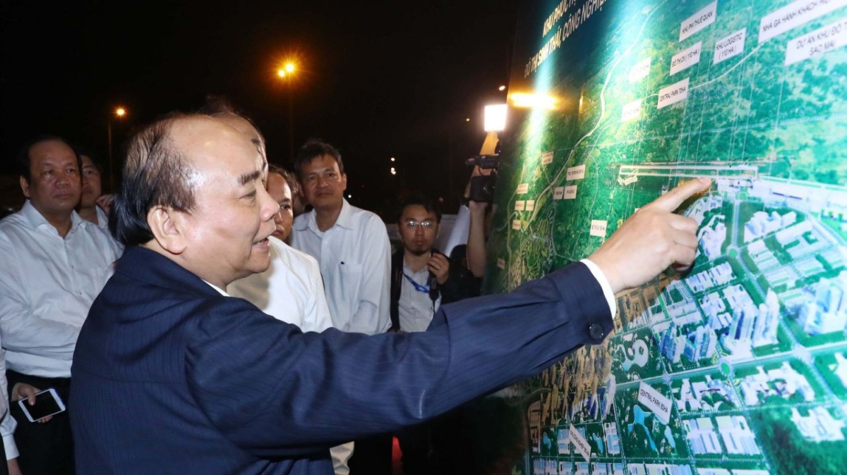 Thủ tướng thăm cảng hàng không Thọ Xuân - Ảnh: Thống Nhất.