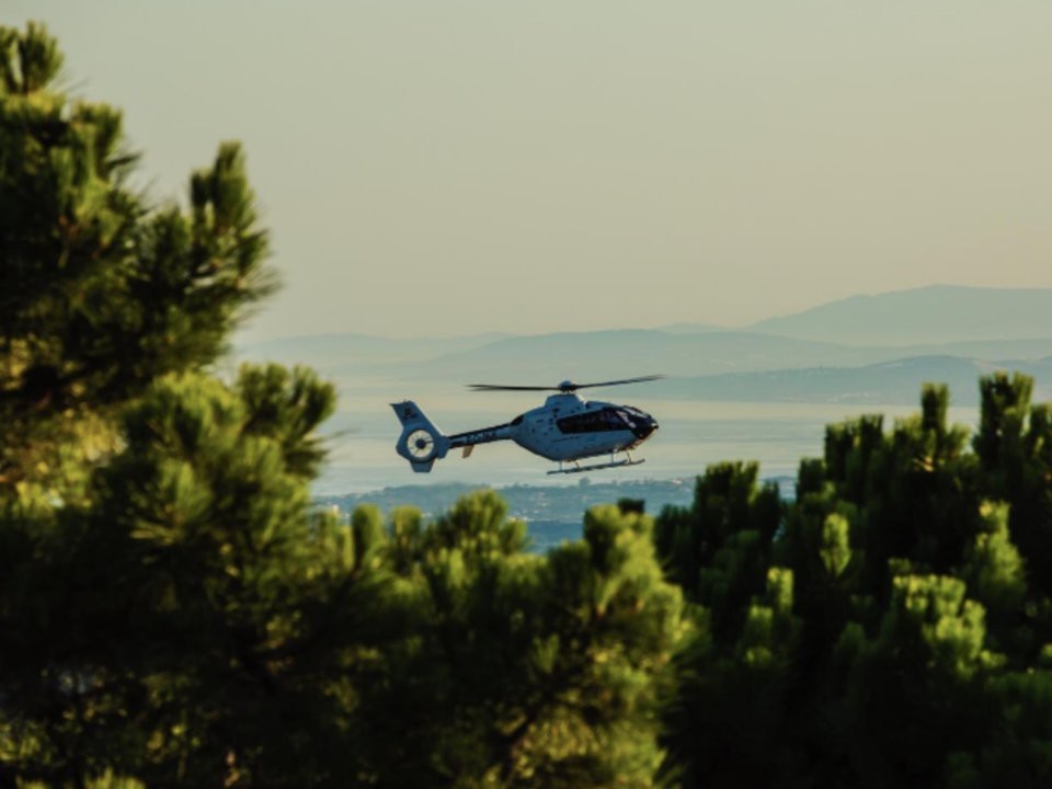 Cận cảnh khu nhà giàu ít người biết ở vùng núi Tây Ban Nha - Ảnh 10.