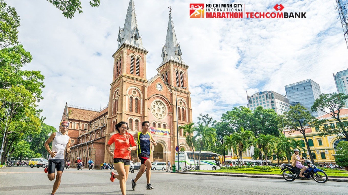 Với mỗi km đường chạy của một vận động viên hoàn thành cự ly thi đấu và về đích trong thời gian quy định mang lại 10.000VND vào "Quỹ Vì người nghèo của Tp.HCM" và "Quỹ bảo trợ tài năng thể thao" của thành phố.