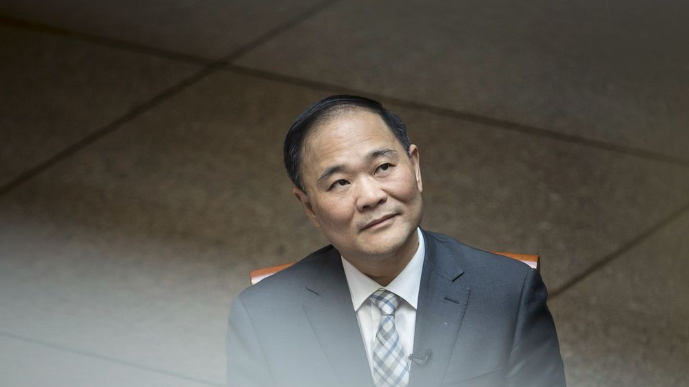 Tỷ phú Li Shufu.