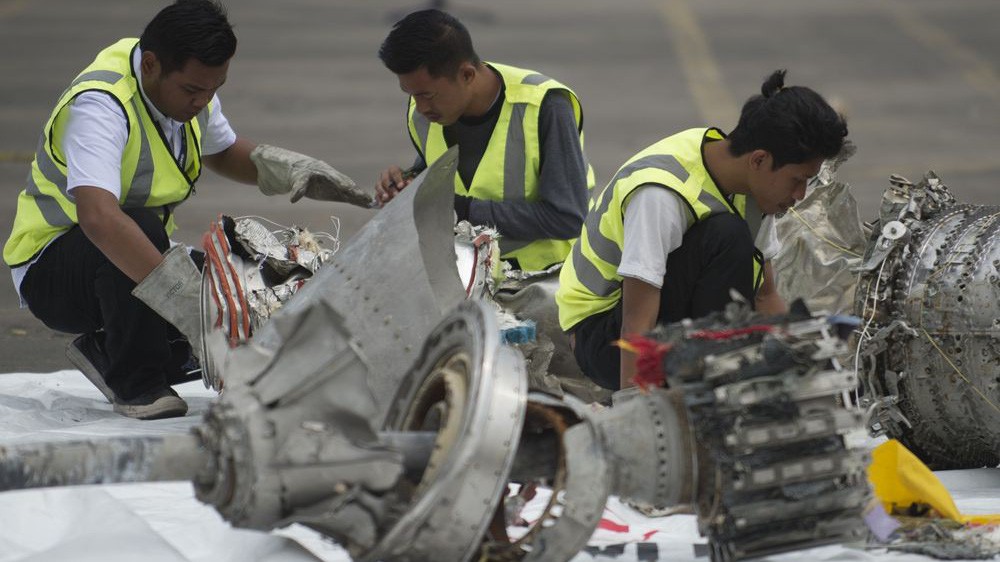 Lực lượng tìm kiếm trục vớt phần còn lại của chiếc Boeing 737 Max 8 gặp nạn hôm 29/10.