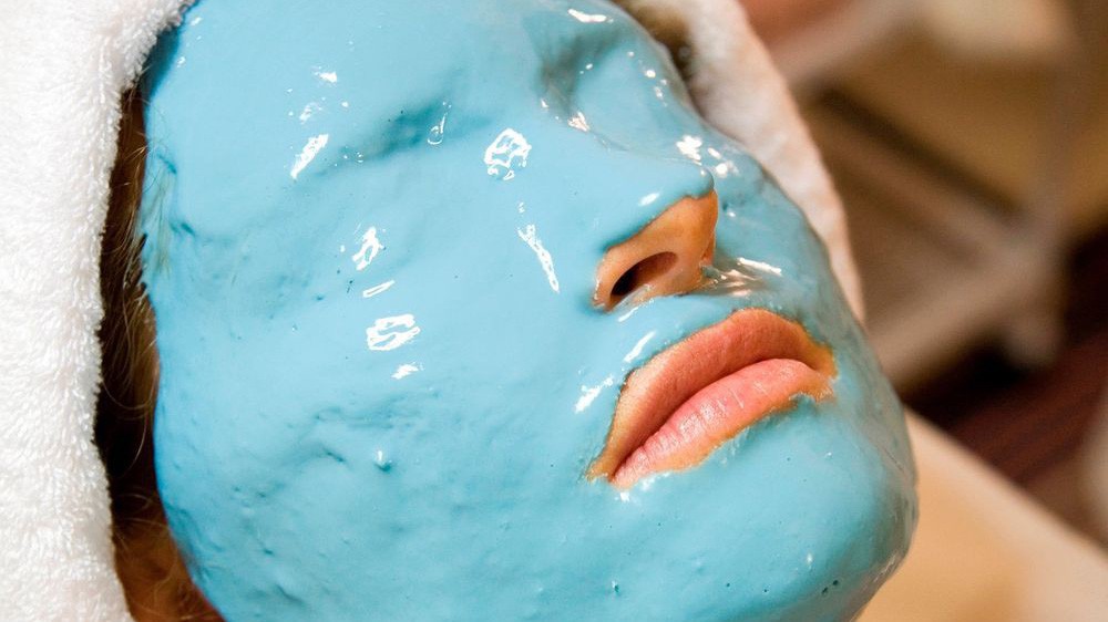 Cơn sốt mỹ phẩm làm đẹp, đặc biệt là với mặt nạ, đang nóng hơn bao giờ hết tại Hàn Quốc - Ảnh: Getty Images.