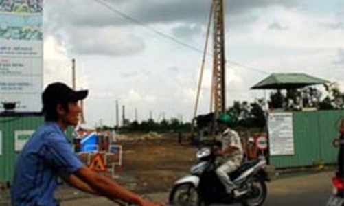 Thị trường nhà đất: Còn mù mờ, còn sốt giá?