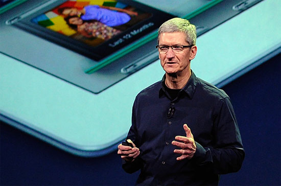 Khi tiếp quản ghế CEO của Apple từ huyền thoại công nghệ Steve Jobs vào tháng 8 năm ngoái, Tim Cook được nhận khoản thưởng cổ phiếu 376 triệu USD.