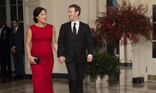 Mark Zuckerberg kiếm thêm 20 tỷ USD, nhận bằng Harvard trong năm 2017