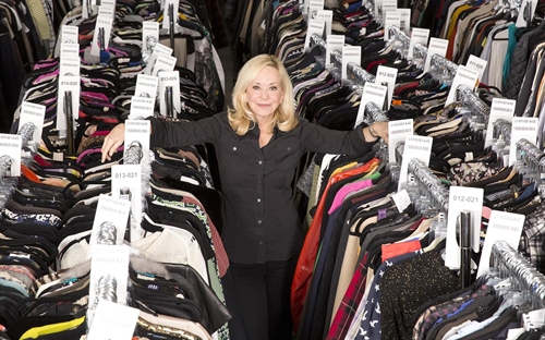 Julie Wainwright khởi nghiệp khi đã gần 60 tuổi - Ảnh: CNBC.<br><br>