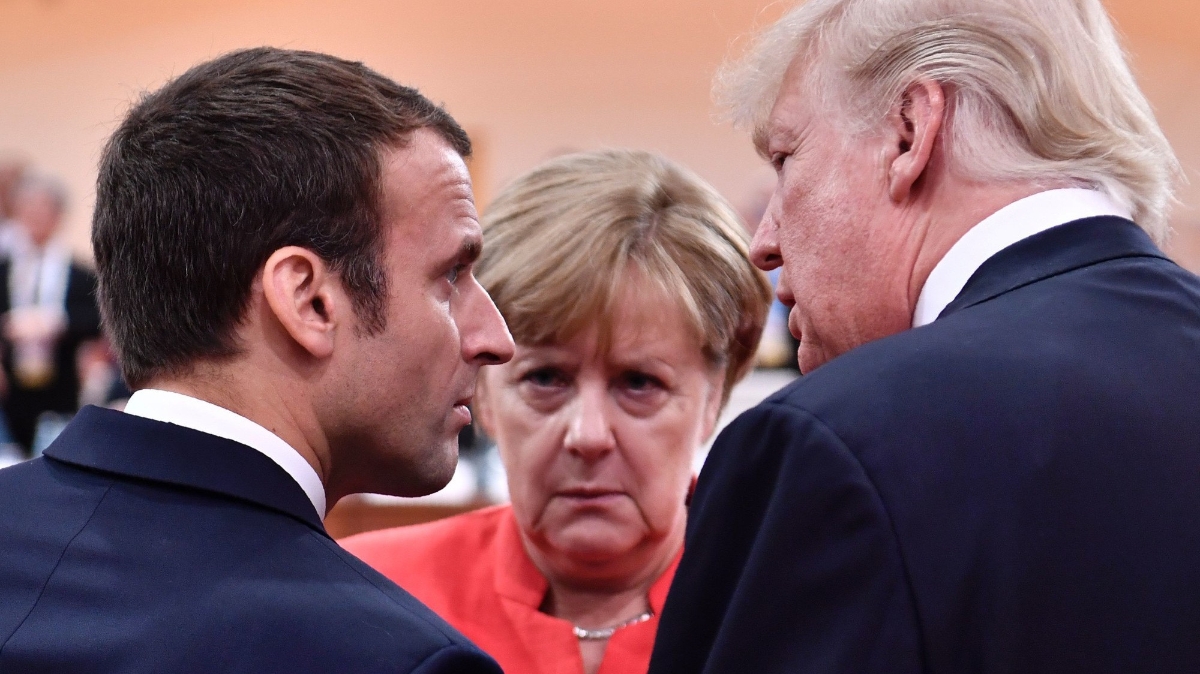 Tổng thống Mỹ Donald Trump (phải), Tổng thống Pháp Emmanuel Macron (trái) và Thủ tướng Đức Angela Merkel (giữa) tại Thượng đỉnh G20 tại Hamburg, Đức, năm 2017 - Ảnh: Getty Images.