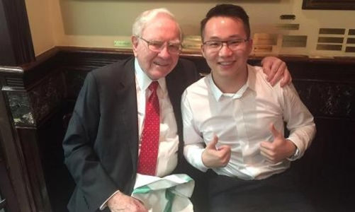 Doanh nhân Trung Quốc muốn vượt Warren Buffett bằng tiền ảo