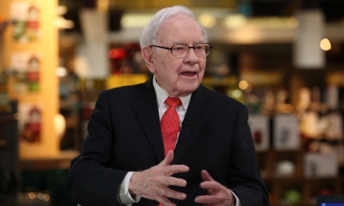 Warren Buffett: “Đừng bao giờ nghe theo những người như tôi”