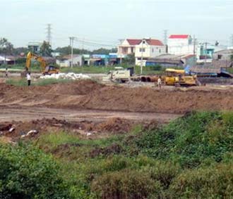 Nhiều chủ đầu tư muốn có đất “sạch” để làm dự án mà không phải qua thương lượng đền bù.