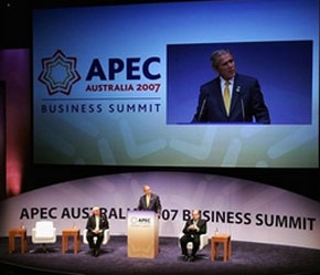 APEC 15 được dư luận chú ý vì nhóm họp trong bối cảnh tình hình thế giới và khu vực chuyển biến nhanh và phức tạp.