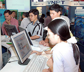 Theo thống kê, Hà Nội dẫn đầu cả nước về mức chi tiêu cho hàng điện tử - công nghệ thông tin với mức chi là 186 USD/năm.