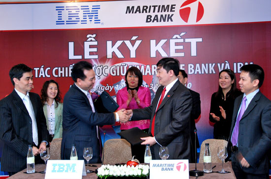 Theo thỏa thuận hợp tác, IBM Việt Nam sẽ thường xuyên cung cấp cho Maritime Bank các sản phẩm, giải pháp, dịch vụ mới nhất liên quan đến lĩnh vực công nghệ thông tin ngân hàng.