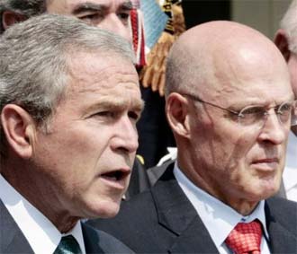 Tổng thống Mỹ Bush (trái) và Bộ trưởng Tài chính Mỹ Henry Paulson hôm 30/7 - Ảnh: Reuters.