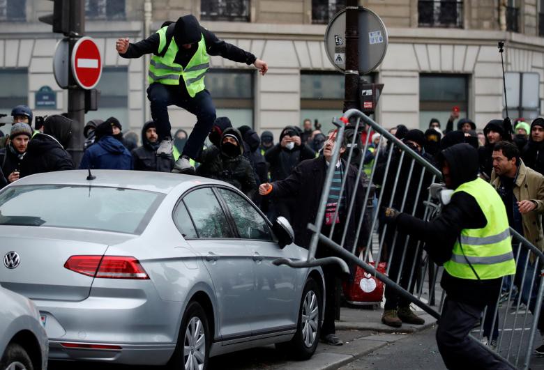 Biểu tình “áo vàng” lại gây hỗn loạn ở Paris - Ảnh 3.